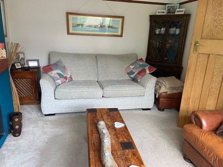 3 bedroom semi-detached house to rent - Photo 2