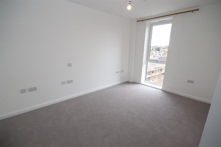 1 bedroom Apartment to let - Photo 5