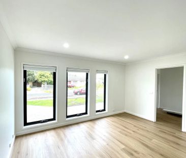 23 Richmond Cres, Werribee VIC 3030 - Photo 2