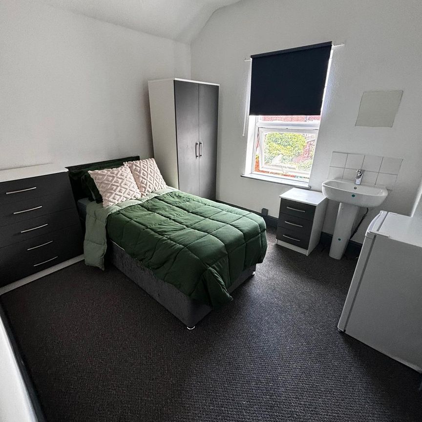 Room 5, 20 Highfield Road - Photo 2