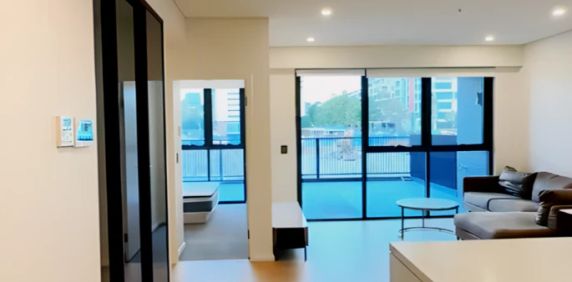 2 bed 2 bath - Photo 2