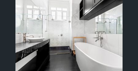 Exquisite designer home: A perfect blend of style and sophistication - Photo 3