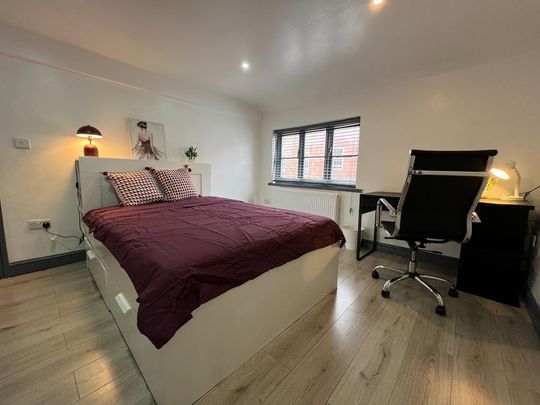 1 bedroom in a house share to rent - Photo 1