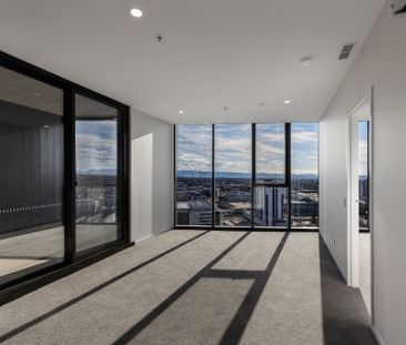 Modern Two-Bedroom Apartment in a Prime Location - Photo 2