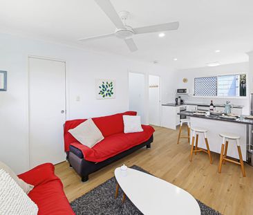 LIGHT BRIGHT 2 BEDROOM UNIT IN THE HEART OF MAROOCHYDORE - Photo 3