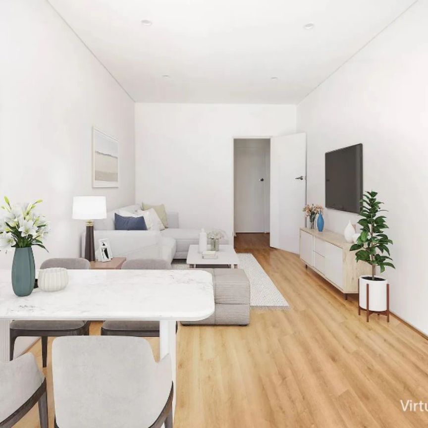 Beautifully Renovated Two-Bedroom Apartment - Photo 1