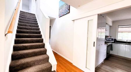 Spacious 5-Bedroom House for Rent in Burnside - Photo 5