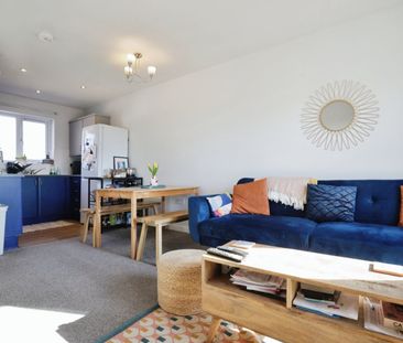 Enid Court, Coventry - Photo 3