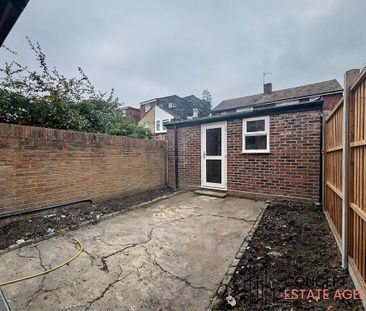 4 bedroom terraced house to rent - Photo 3