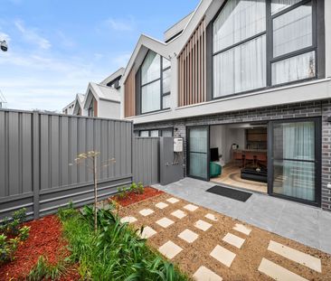 Luxurious Home within Mckinnon School Zone - Photo 1