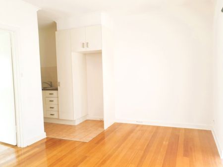 1 Bedroom Apartment in the Heart of Ormond - Photo 4