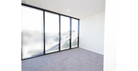 Luxury High-Rise Living on the Nineteenth floor. - Photo 3