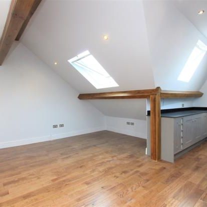 Two Bedroom Bright Split Level Loft Apartment to Let in Streatham - Photo 1