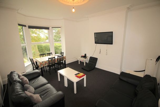 6 Bed - 105 Victoria Road, Hyde Park, Leeds - LS6 1DR - Student - Photo 1