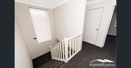 Stylish Townhouse Living in a Peaceful Leafy Street - Photo 4