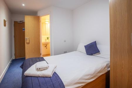 1 bedroom in a house share to rent - Photo 2