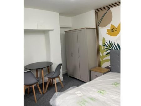 Studio to rent - Photo 3