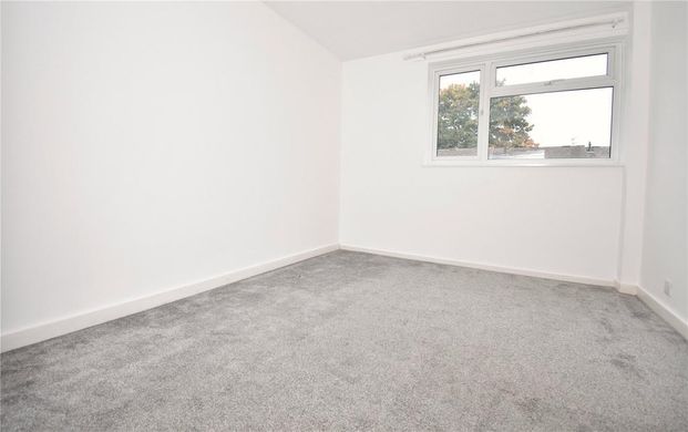 2 bedroom end of terrace house to rent - Photo 1