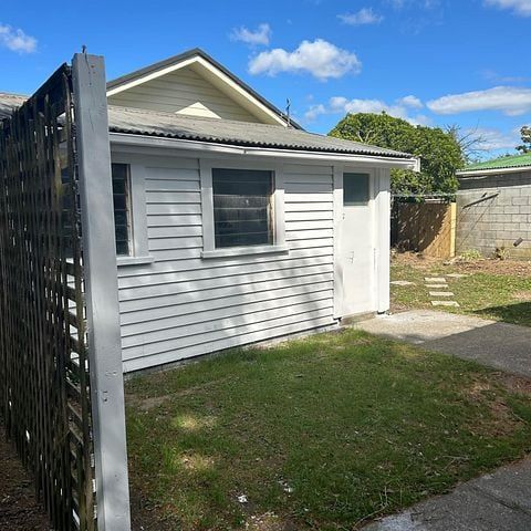 Charming 2 or 3 BR Hokowhitu Haven! - Photo 1