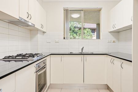 Fantastic 2 Bedroom Unit, Great Location! - Photo 2