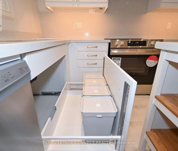 #Main Level - 28 John Lindsay Court – Toronto W05, Ontario - Photo 3