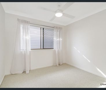 FULLY RENOVATED THREE BEDROOM DULPLEX - CENTRAL PALM BEACH! - Photo 5