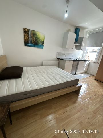 Room in a Shared House, Broadhurst Gardens, NW6 - Photo 2