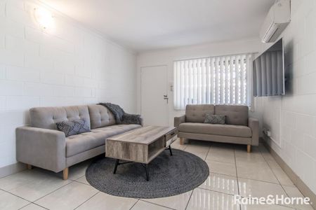 Tidy Modern Unit - Minutes from the CBD - Photo 4