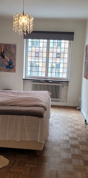 Stor lägenhet med centralt läge - Photo 1