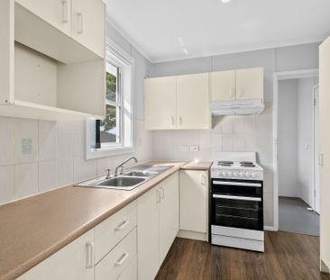 Charming Family Home in - Photo 3