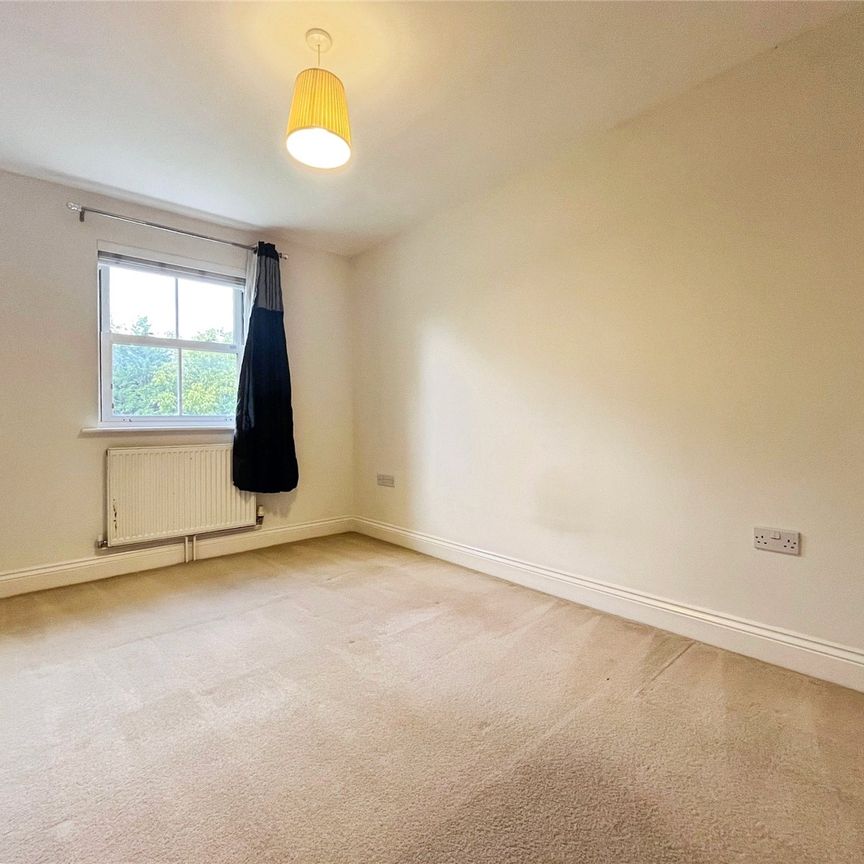 Victoria Street, Englefield Green, Egham, TW20 0QX - Photo 1