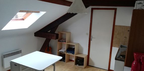 Appartement à louer - REIMS- RUE DE COURCELLES- GARE - Photo 2