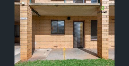 Ground floor, low maintenance unit. - Photo 2