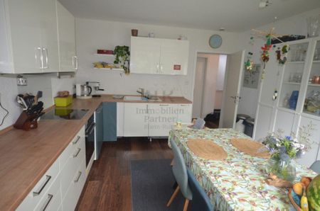 Schicke Maisonette-Wohnung in einem 2-Familienhaus mit toller Aufteilung und Balkon! - Photo 4