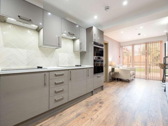 1 bedroom in a house share to rent - Photo 1