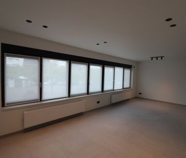 Gerenoveerd appartement op de 1ste verdieping met ruim terras (ca 7... - Foto 3