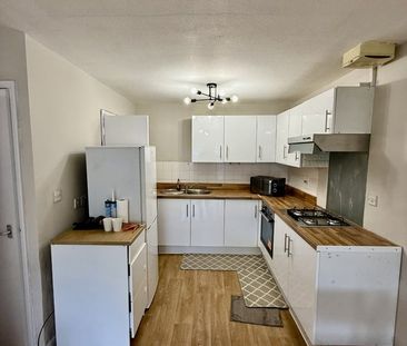 1 Bed Flat, Barley Lane, IG3 - Photo 6