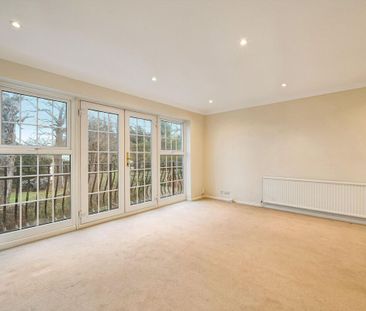 A fabulous four-bedroom family home in a prime Richmond location. - Photo 3