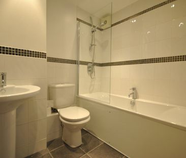 Le May Avenue, London, SE12 - Photo 3