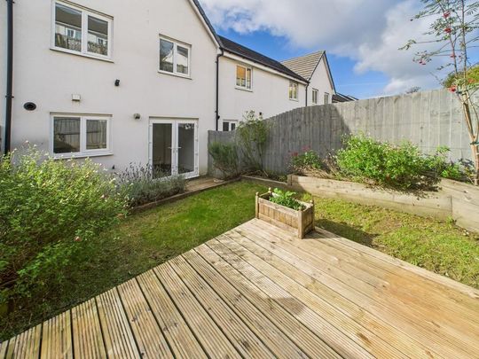 3 bedroom end of terrace house to rent - Photo 1