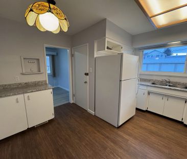 Central – 2 bed, 1 bath main floor suite - Photo 3