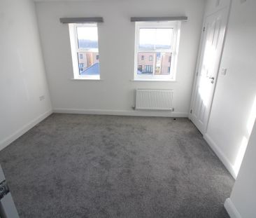 3 bedroom semi-detached house to rent - Photo 3