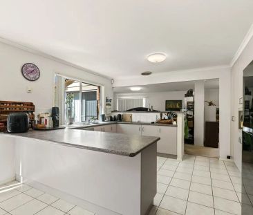 “Spacious well-maintained family home in Pullenvalle” - Photo 2