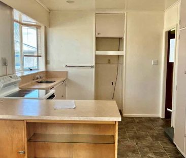 Large 4 Bedroom - Photo 1