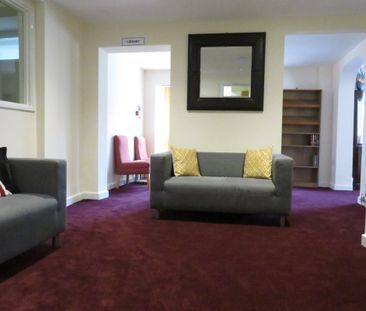 The Street - Photo 6