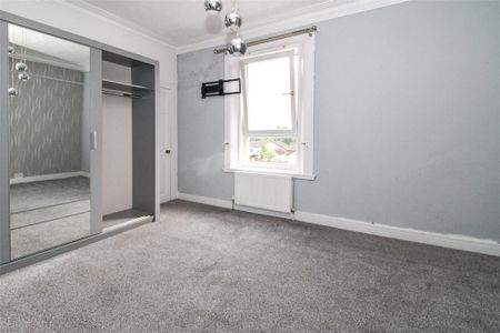 3 bedroom flat to rent - Photo 3