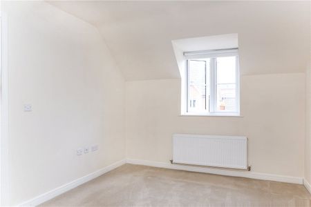 A well presented 4 bedroom semi-detached unfurnished property within walking distance of Malton Town Centre as well as easy access to the A64. - Photo 3