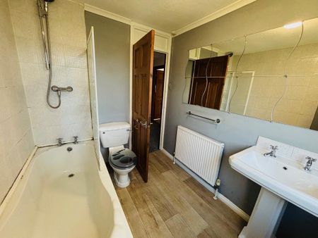 3 bedroom terraced house to rent - Photo 5