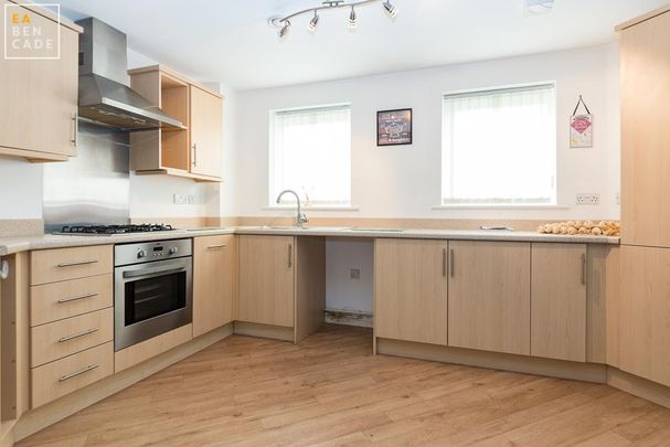 To Let 2 Bed Apartment - Photo 1