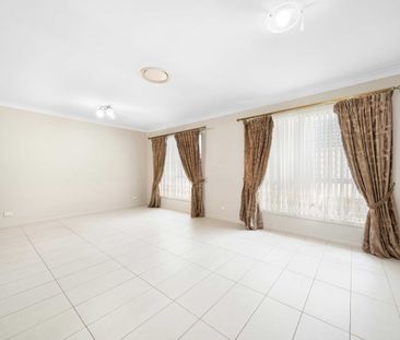 ''A'' GRADE LOCATION & GORGEOUS HOME! - Photo 2